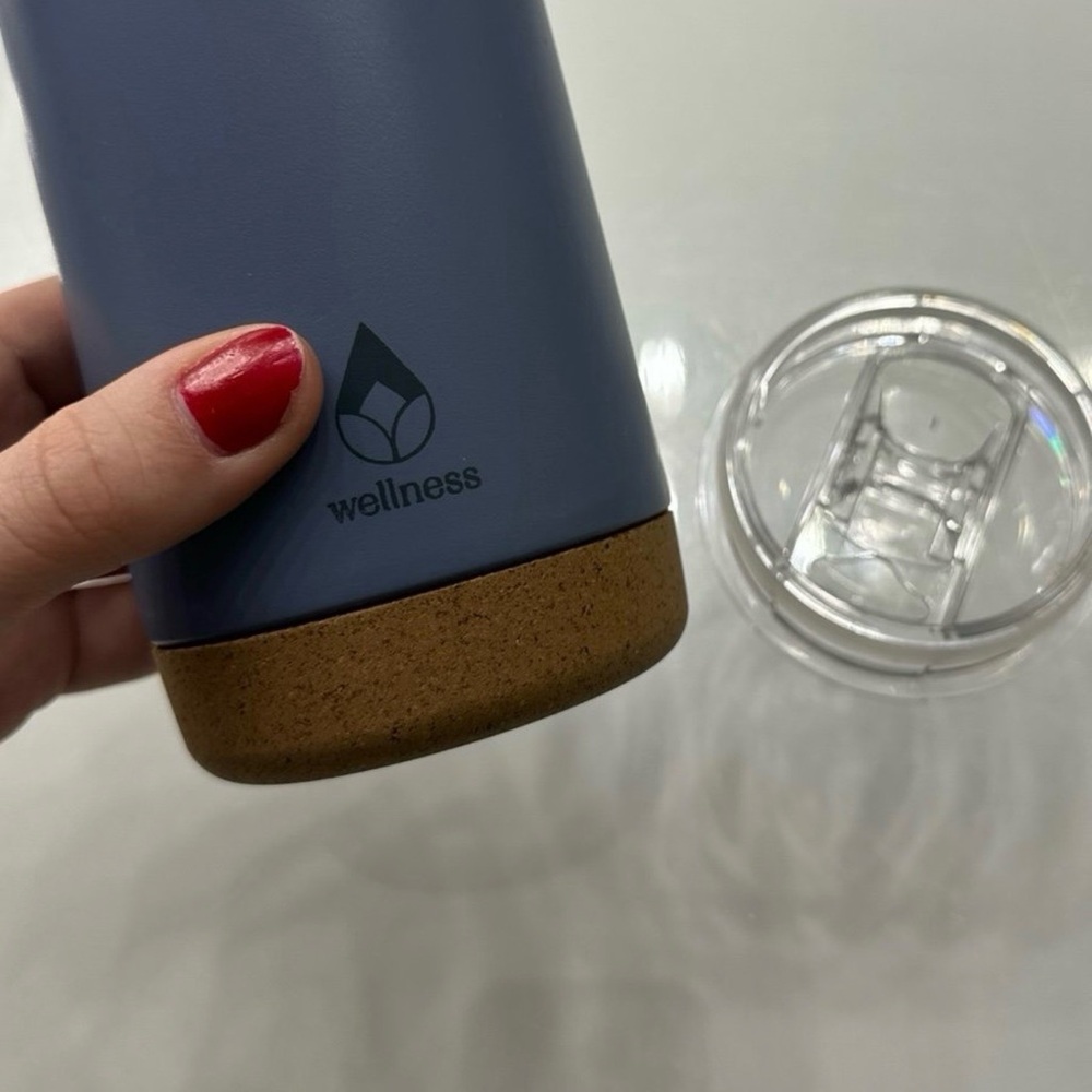 Water bottle - Picture 3 of 12